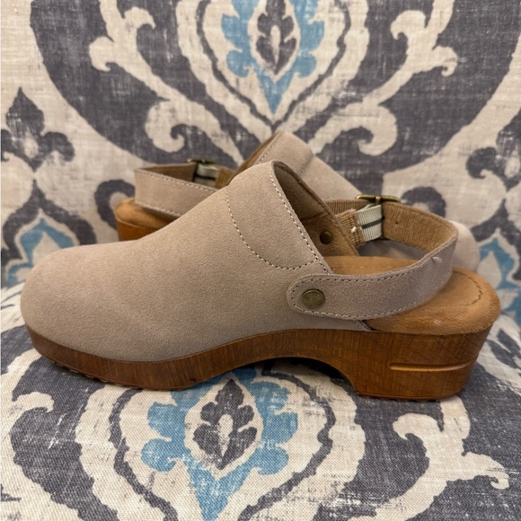 White Mountain Suede Clogs Women’s 8 - Picture 5 of 7